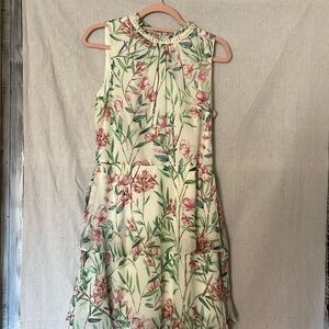 Beautiful tiered ruffle floral Jessica Howard dress